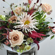 Load image into Gallery viewer, Everlasting Dried Bouquet